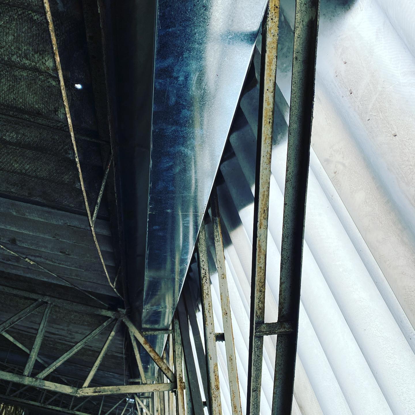 Substituição de Calhas Galvanizadas.jpg