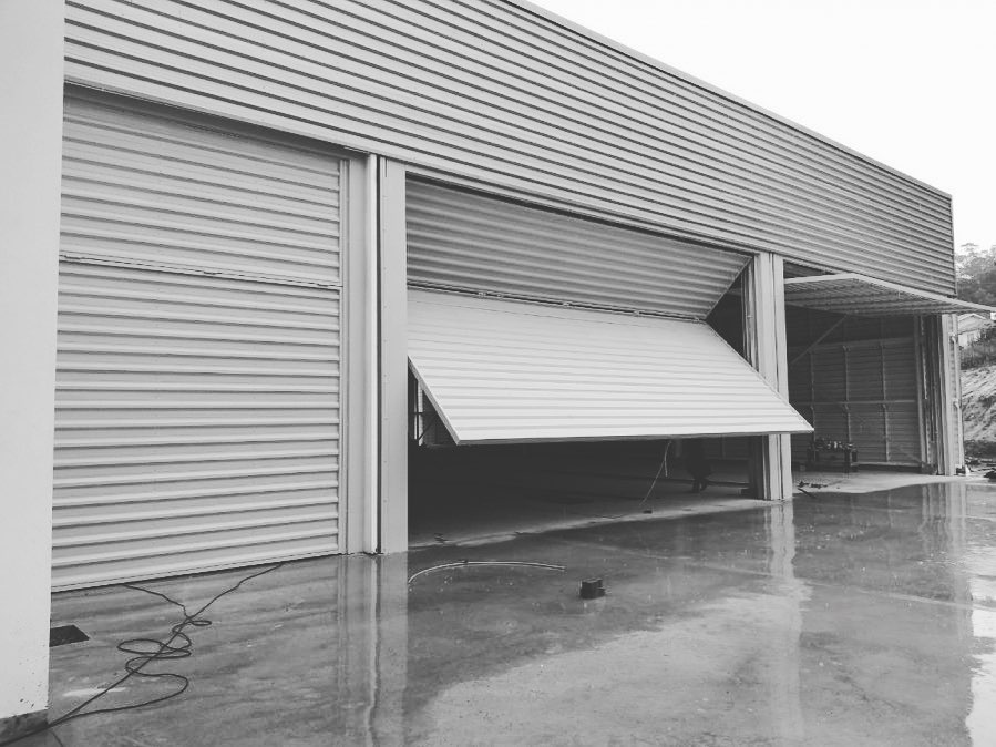 Fabricação de portões articulados automatizados.jpg